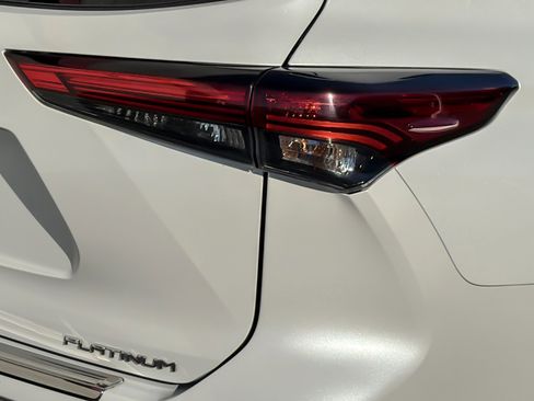 Used 2023 Toyota Highlander Platinum image 26