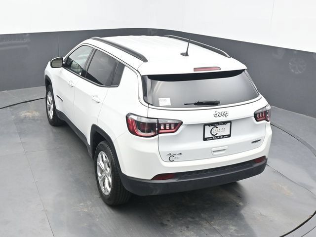 Used 2024 Jeep Compass Latitude AWD/4WD image 49
