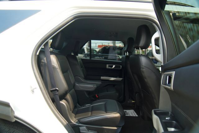 Certified 2022 Ford Explorer XLT w/ Equipment Group 202A AWD/4WD image 27