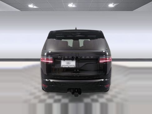 Certified 2025 Land Rover Discovery Dynamic SE image 9