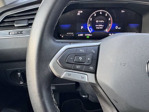 Used 2023 Volkswagen Tiguan SE FWD image 32