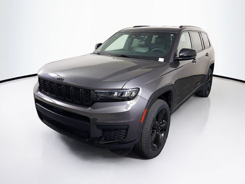 Used 2023 Jeep Grand Cherokee L Laredo RWD image 3
