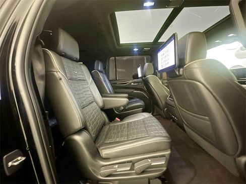 Used 2023 Cadillac Escalade ESV V image 28