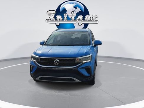 Used 2023 Volkswagen Taos SE w/ Panoramic Sunroof Package image 4