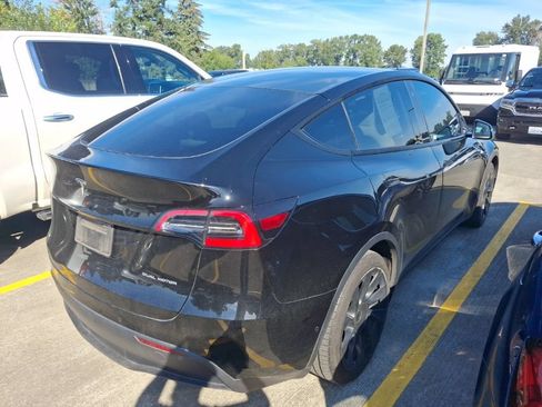 Used 2021 Tesla Model Y Long Range AWD/4WD image 5