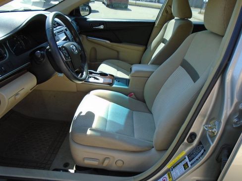 Used 2014 Toyota Camry XLE FWD image 7