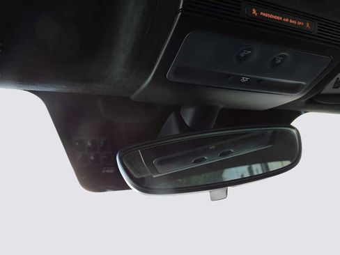 Used 2015 McLaren 650S Spider image 25