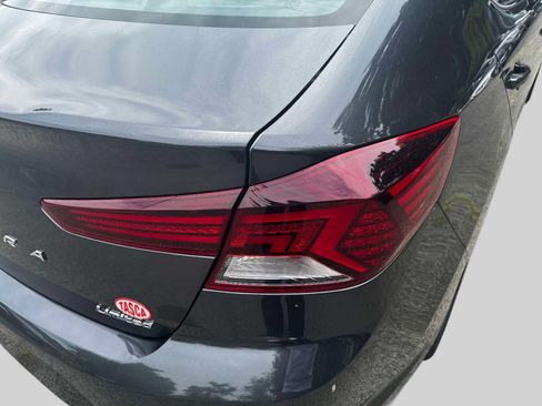 Used 2020 Hyundai Elantra Limited w/ Cargo Package (C1) FWD image 10