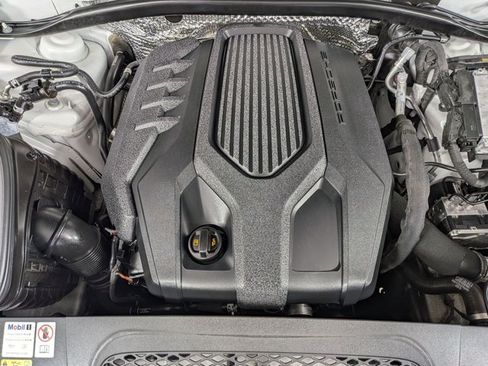 Certified 2023 Porsche Macan AWD/4WD image 28