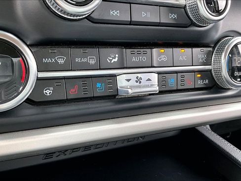 Used 2024 Ford Expedition XLT RWD image 24