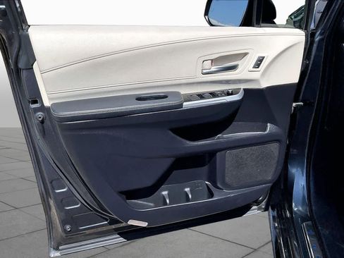 Used 2025 Toyota Sienna Platinum FWD image 22