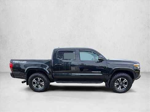 Used 2019 Toyota Tacoma TRD Sport AWD/4WD image 4