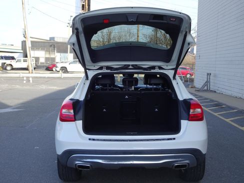 Used 2017 Mercedes-Benz GLA 250 4MATIC image 9