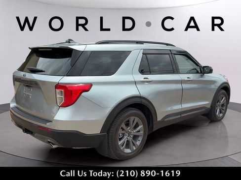 Used 2022 Ford Explorer XLT w/ Equipment Group 202A image 3