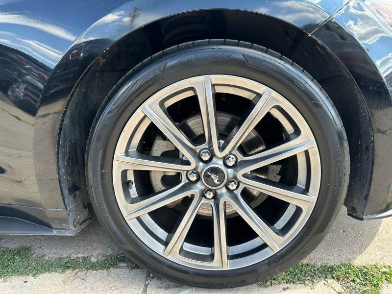 Used 2017 Ford Mustang Coupe RWD image 9
