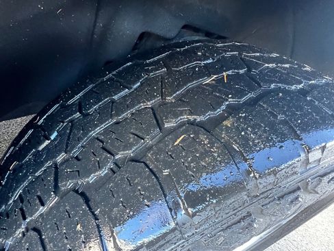 Used 2018 GMC Yukon SLT image 42