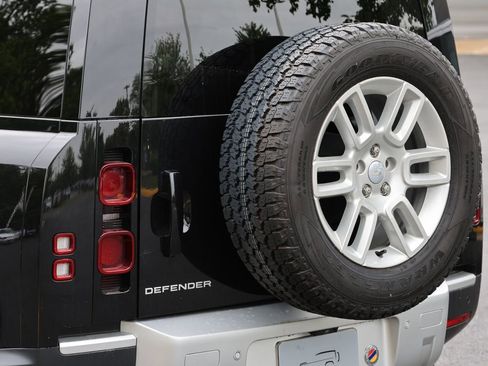 Used 2025 Land Rover Defender 110 S AWD/4WD image 7