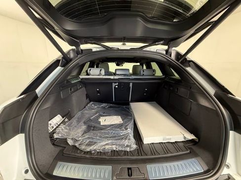 Used 2026 Land Rover Range Rover Velar Dynamic SE image 13