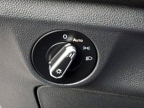 Used 2022 Volkswagen Jetta SE w/ Panoramic Sunroof Package image 23