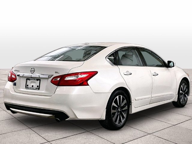 Used 2016 Nissan Altima 2.5 SL w/ 2.5 Technology Package FWD image 11