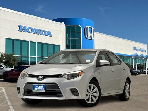Used 2016 Toyota Corolla LE FWD image 1