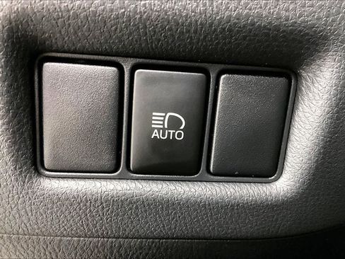 Used 2018 Toyota C-HR XLE FWD image 32