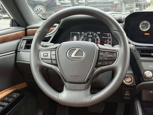 Used 2024 Lexus ES 250 w/ Premium Package image 9