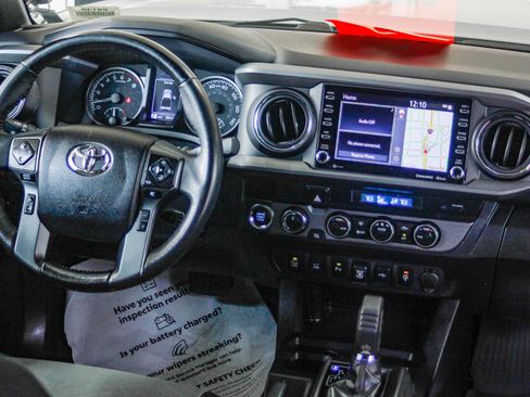 Used 2021 Toyota Tacoma TRD Off-Road w/ Technology Package image 12