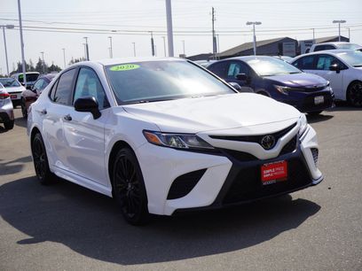 Used 2020 Toyota Camry SE w/ Carpet Mat Package