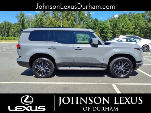 New 2025 Lexus GX 550 w/ Accessory Package (2T) image 2