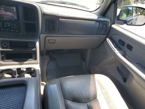 Used 2005 Chevrolet Tahoe Z71 w/ Preferred Equipment Group AWD/4WD image 17