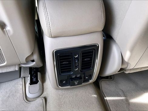 Used 2021 Jeep Grand Cherokee Overland image 34