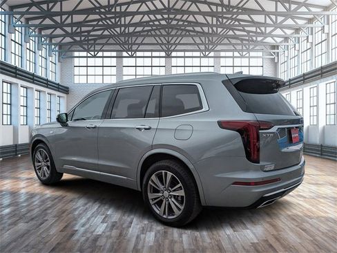 Used 2025 Cadillac XT6 Premium Luxury image 36