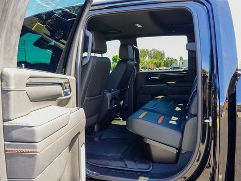 Used 2025 GMC Sierra 2500 AT4 w/ AT4 Premium Plus Package AWD/4WD image 17