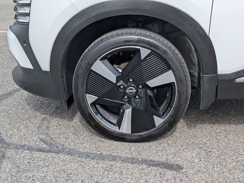 Used 2025 Nissan Kicks SR AWD/4WD image 13
