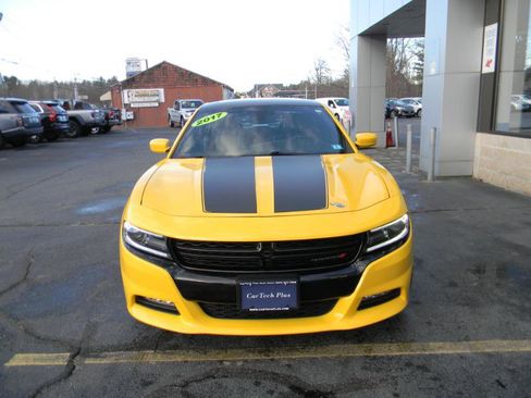 Used 2017 Dodge Charger SXT w/ AWD Plus Group image 3