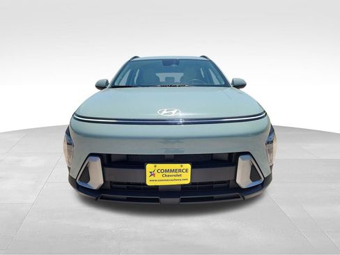 Used 2025 Hyundai Kona SEL FWD image 2