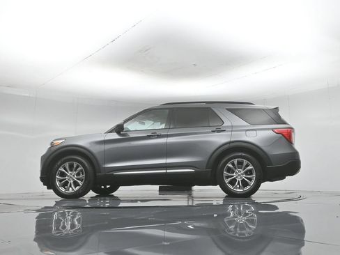 Certified 2021 Ford Explorer XLT w/ Equipment Group 202A RWD image 57