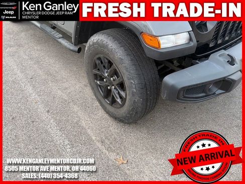 Used 2022 Jeep Gladiator Sport image 11