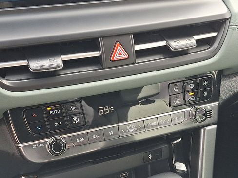 Used 2024 Kia Seltos SX image 16