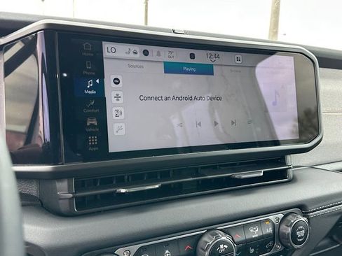 Used 2025 Jeep Wrangler Sahara AWD/4WD image 28