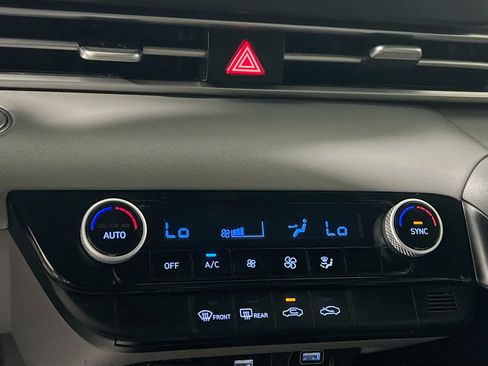 Used 2022 Hyundai Elantra SEL w/ Preferred Accessory Package FWD image 26