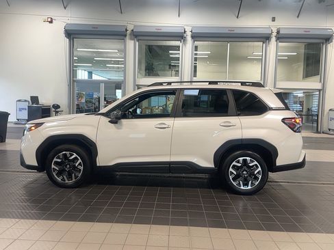 Used 2025 Subaru Forester Premium AWD/4WD image 4