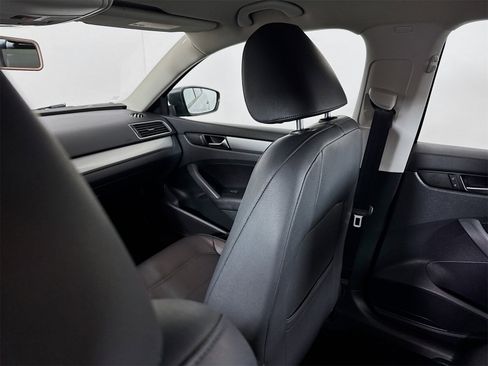 Used 2014 Volkswagen Passat 1.8T Wolfsburg Edition image 18