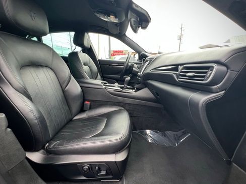 Used 2017 Maserati Levante image 29