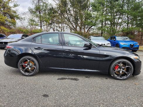 Used 2024 Alfa Romeo Giulia Ti w/ Performance Driving Package image 6