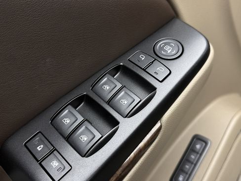 Used 2018 Chevrolet Tahoe LT image 11