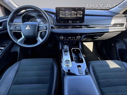 Used 2025 Mitsubishi Outlander SE AWD/4WD image 16