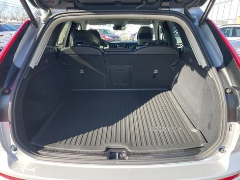 Certified 2025 Volvo XC60 B5 Core image 9