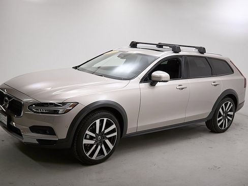 New 2026 Volvo V90 B6 Cross Country Ultra w/ Climate Package image 7